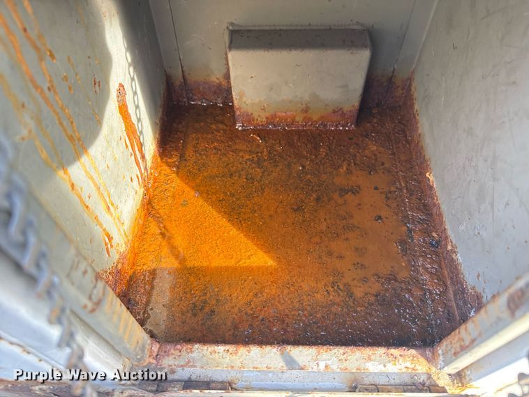 image for item NO9658 2002 Ford F250 Super Duty SuperCab utility bed pickup truck