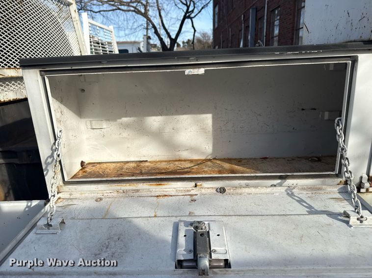 image for item NO9658 2002 Ford F250 Super Duty SuperCab utility bed pickup truck