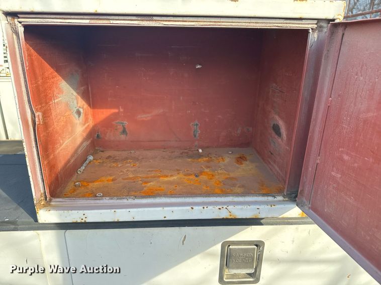 image for item NO9658 2002 Ford F250 Super Duty SuperCab utility bed pickup truck