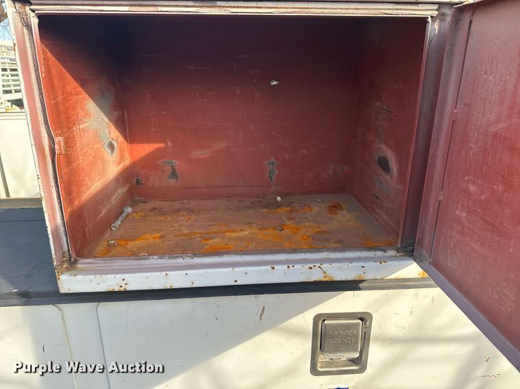 image for item NO9658 2002 Ford F250 Super Duty SuperCab utility bed pickup truck