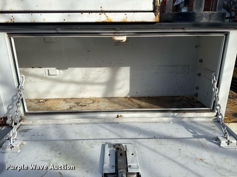 image for item NO9658 2002 Ford F250 Super Duty SuperCab utility bed pickup truck