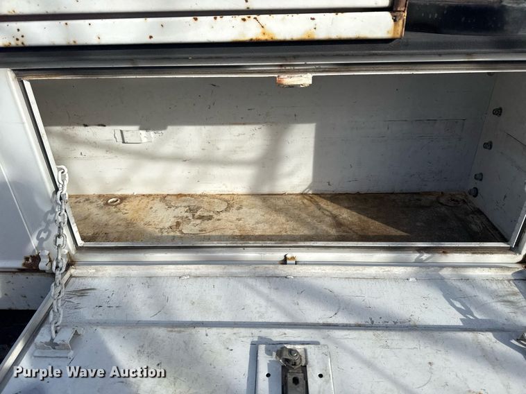 image for item NO9658 2002 Ford F250 Super Duty SuperCab utility bed pickup truck