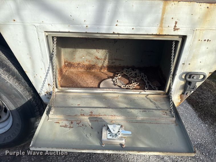 image for item NO9658 2002 Ford F250 Super Duty SuperCab utility bed pickup truck