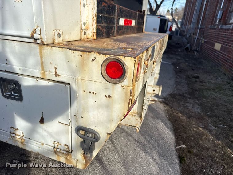 image for item NO9658 2002 Ford F250 Super Duty SuperCab utility bed pickup truck