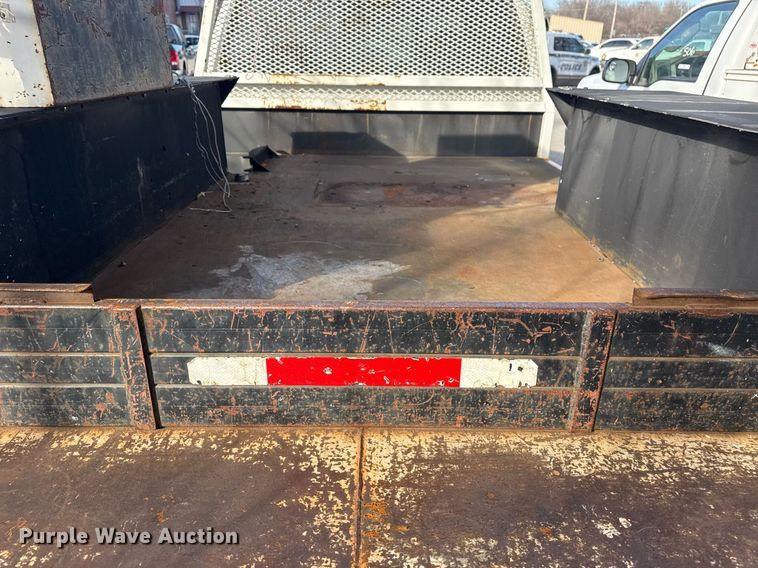 image for item NO9658 2002 Ford F250 Super Duty SuperCab utility bed pickup truck