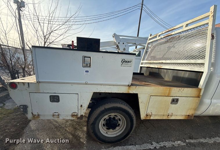 image for item NO9658 2002 Ford F250 Super Duty SuperCab utility bed pickup truck