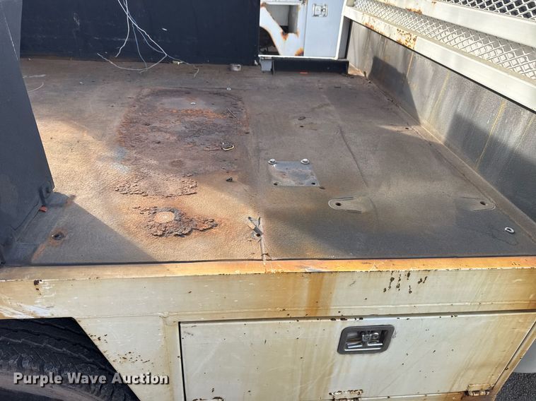 image for item NO9658 2002 Ford F250 Super Duty SuperCab utility bed pickup truck