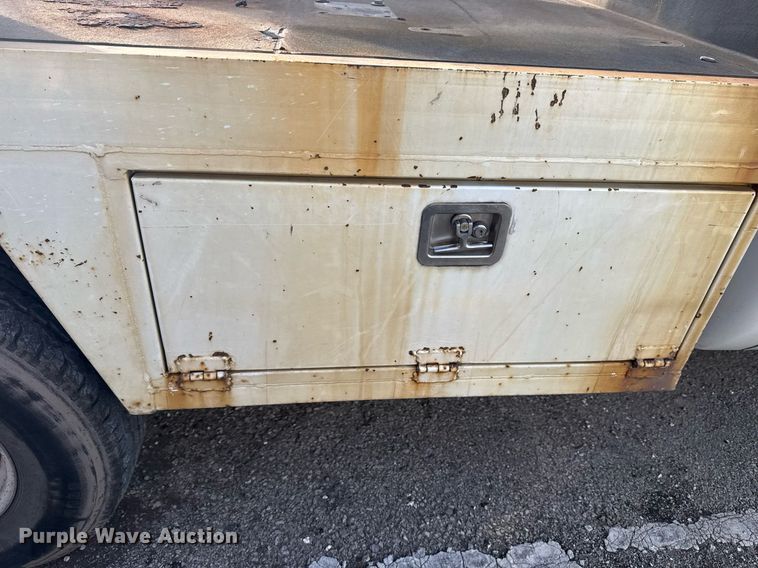 image for item NO9658 2002 Ford F250 Super Duty SuperCab utility bed pickup truck