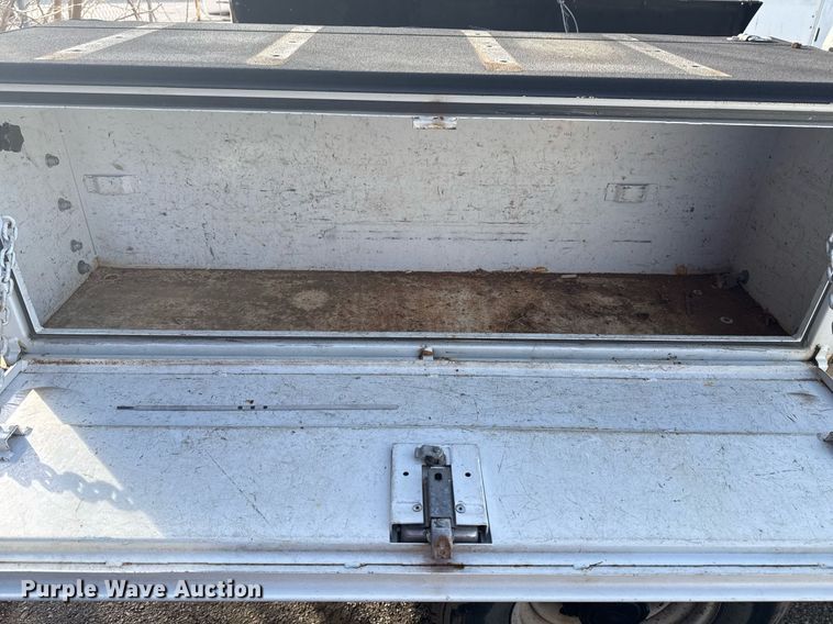 image for item NO9658 2002 Ford F250 Super Duty SuperCab utility bed pickup truck