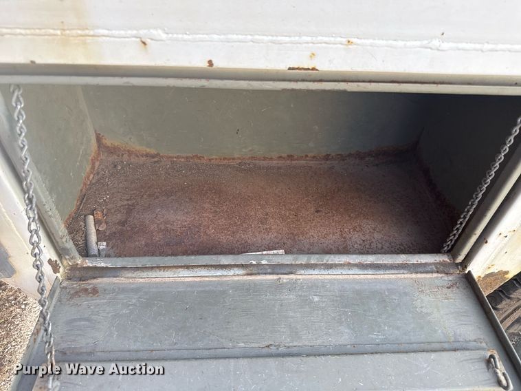 image for item NO9658 2002 Ford F250 Super Duty SuperCab utility bed pickup truck