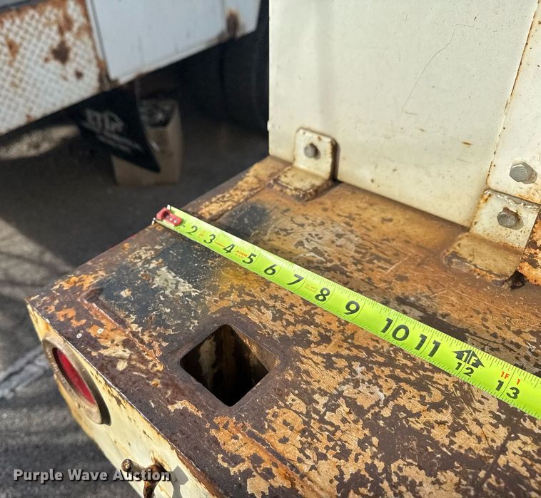 image for item NO9658 2002 Ford F250 Super Duty SuperCab utility bed pickup truck