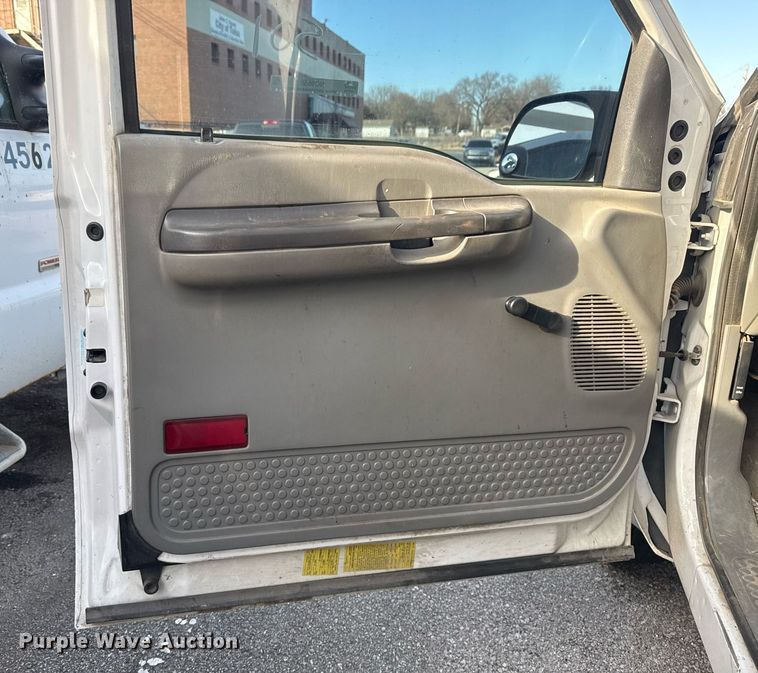 image for item NO9658 2002 Ford F250 Super Duty SuperCab utility bed pickup truck