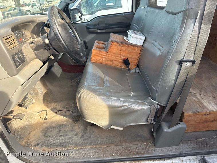 image for item NO9658 2002 Ford F250 Super Duty SuperCab utility bed pickup truck