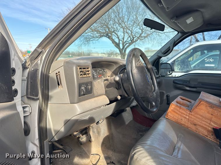 image for item NO9658 2002 Ford F250 Super Duty SuperCab utility bed pickup truck