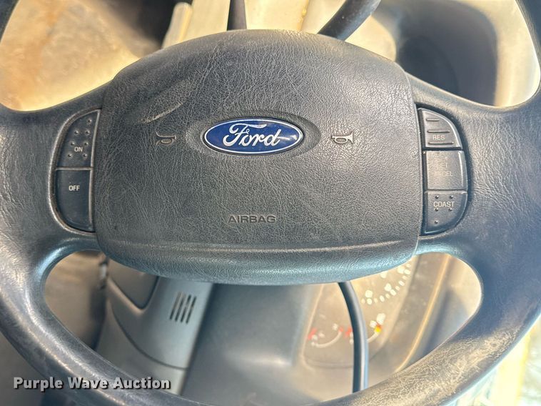 image for item NO9658 2002 Ford F250 Super Duty SuperCab utility bed pickup truck