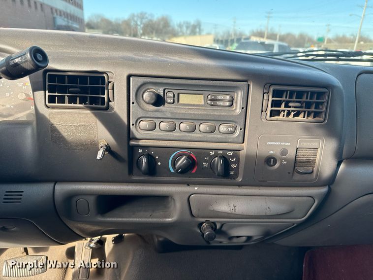 image for item NO9658 2002 Ford F250 Super Duty SuperCab utility bed pickup truck