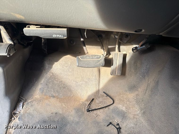 image for item NO9658 2002 Ford F250 Super Duty SuperCab utility bed pickup truck