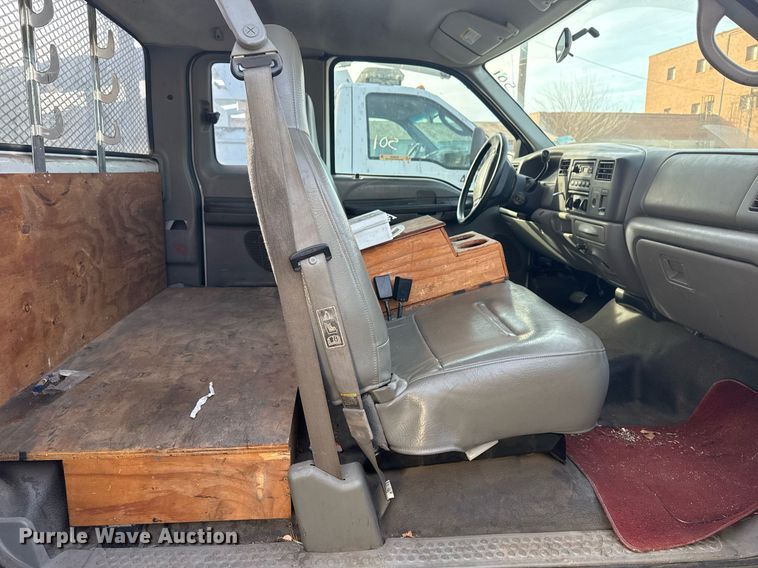 image for item NO9658 2002 Ford F250 Super Duty SuperCab utility bed pickup truck