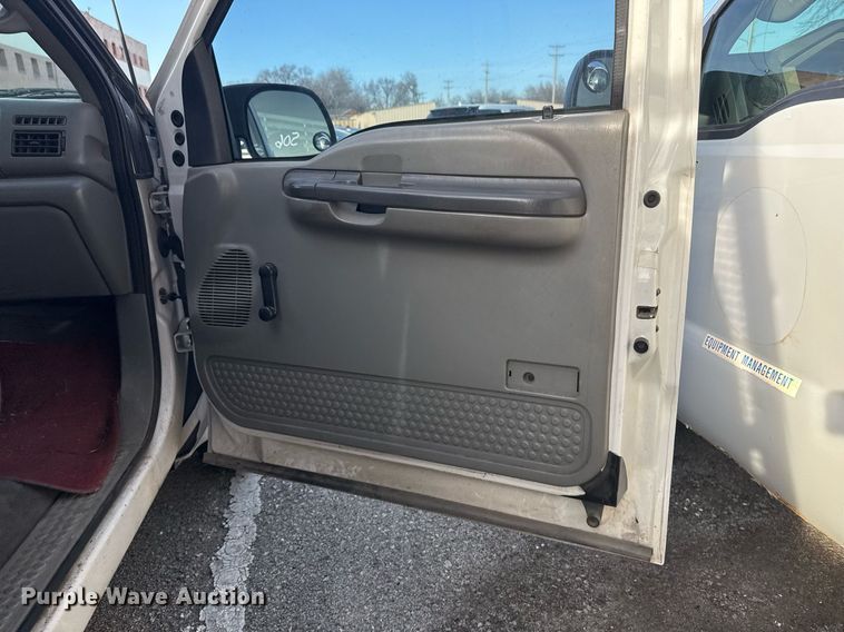 image for item NO9658 2002 Ford F250 Super Duty SuperCab utility bed pickup truck