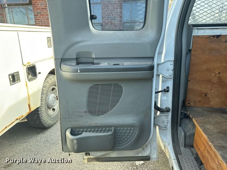 image for item NO9658 2002 Ford F250 Super Duty SuperCab utility bed pickup truck