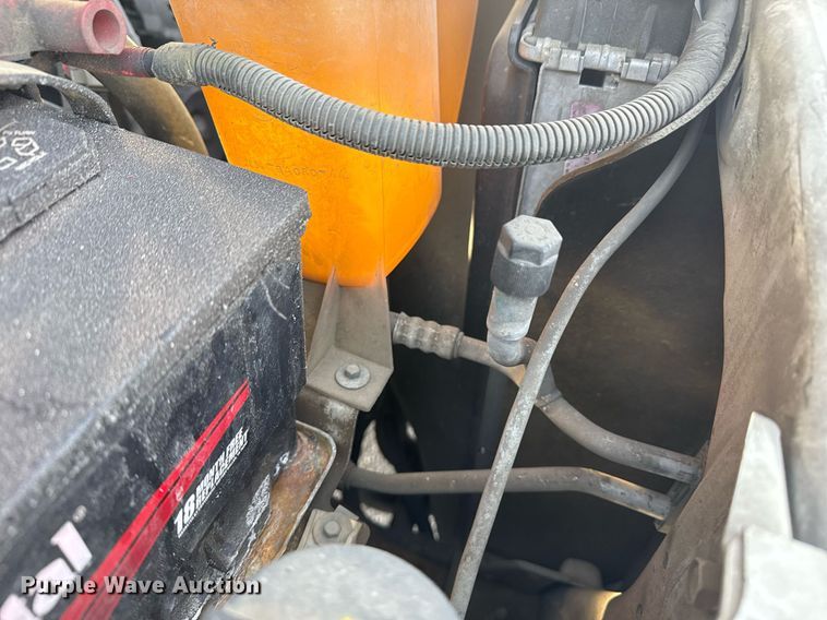 image for item NO9658 2002 Ford F250 Super Duty SuperCab utility bed pickup truck