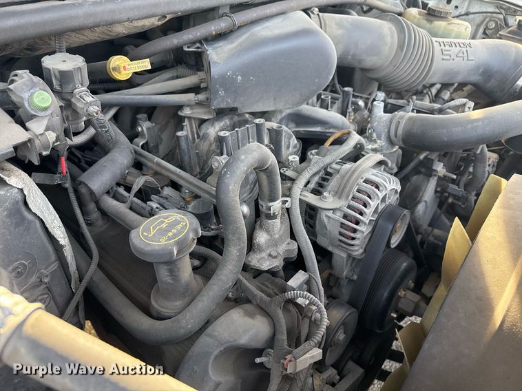 image for item NO9658 2002 Ford F250 Super Duty SuperCab utility bed pickup truck