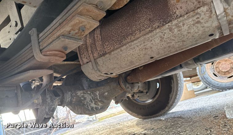 image for item NO9658 2002 Ford F250 Super Duty SuperCab utility bed pickup truck