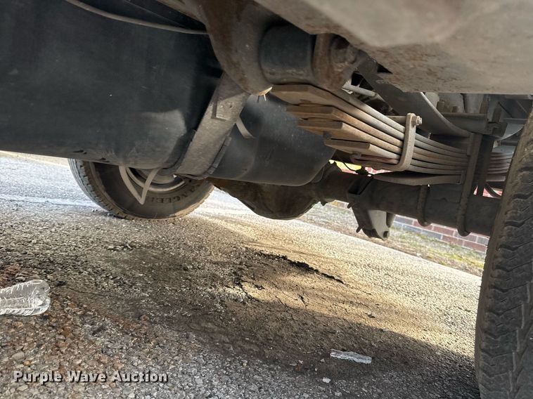 image for item NO9658 2002 Ford F250 Super Duty SuperCab utility bed pickup truck