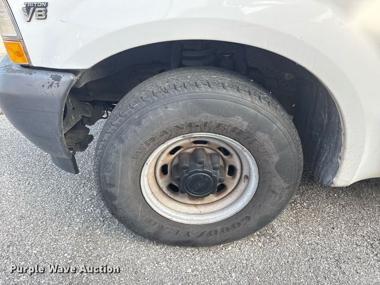 image for item NO9658 2002 Ford F250 Super Duty SuperCab utility bed pickup truck