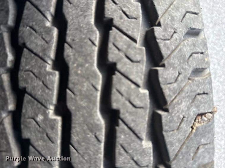 image for item NO9658 2002 Ford F250 Super Duty SuperCab utility bed pickup truck