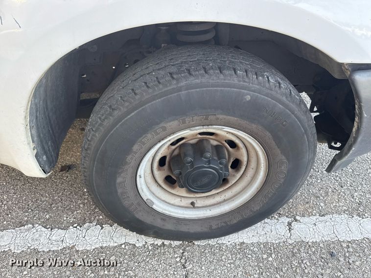 image for item NO9658 2002 Ford F250 Super Duty SuperCab utility bed pickup truck