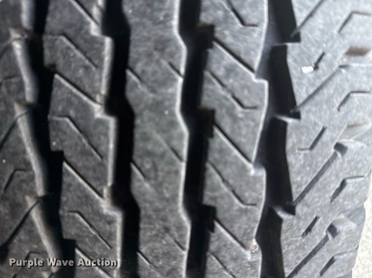 image for item NO9658 2002 Ford F250 Super Duty SuperCab utility bed pickup truck