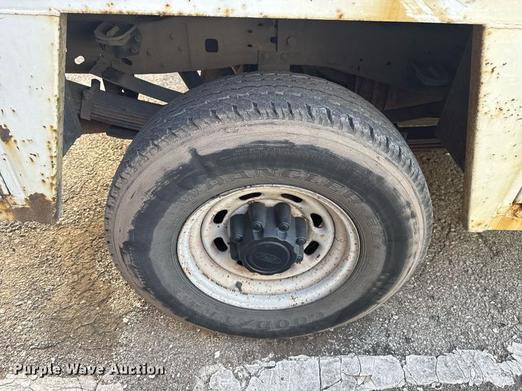 image for item NO9658 2002 Ford F250 Super Duty SuperCab utility bed pickup truck