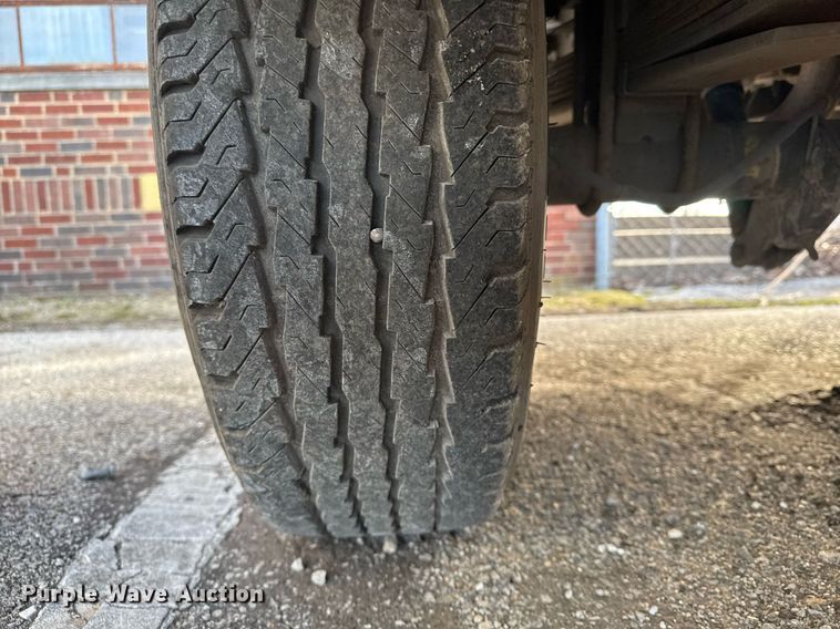 image for item NO9658 2002 Ford F250 Super Duty SuperCab utility bed pickup truck