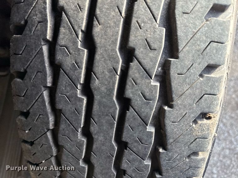 image for item NO9658 2002 Ford F250 Super Duty SuperCab utility bed pickup truck