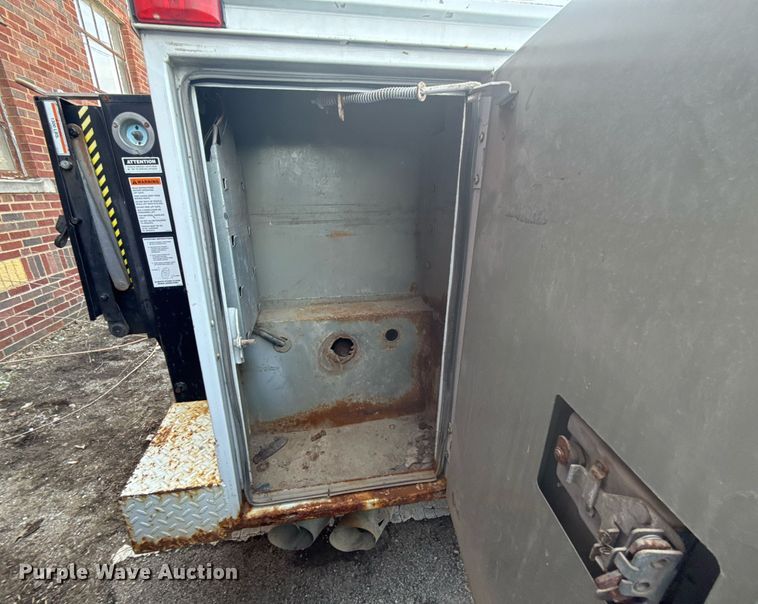 image for item NO9660 2008 Ford F250 Super Duty utility bed pickup truck