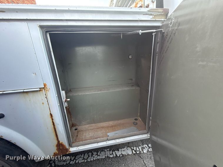 image for item NO9660 2008 Ford F250 Super Duty utility bed pickup truck