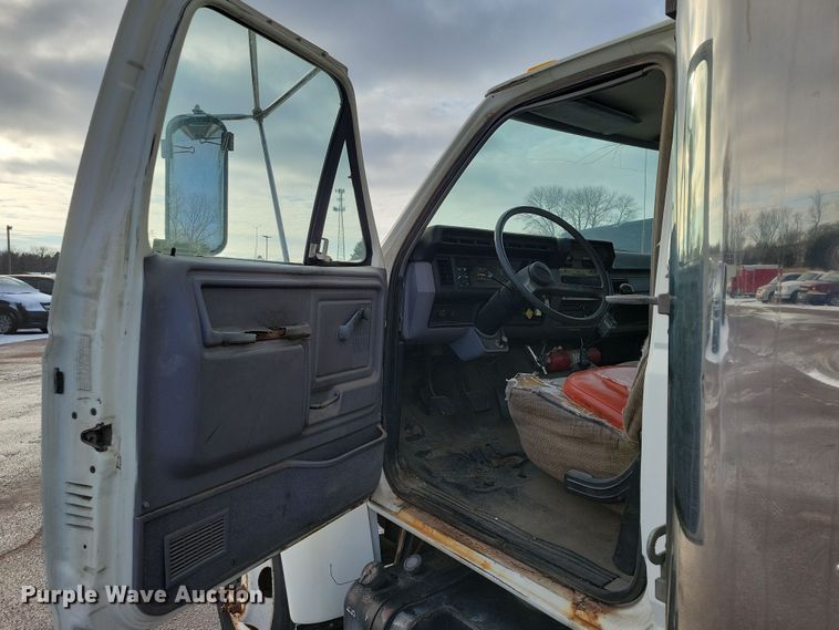 image for item OH9499 1996 Ford F700 refrigerated truck