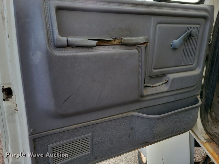 image for item OH9499 1996 Ford F700 refrigerated truck