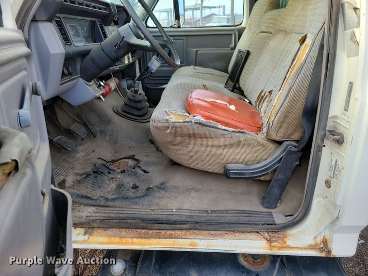 image for item OH9499 1996 Ford F700 refrigerated truck