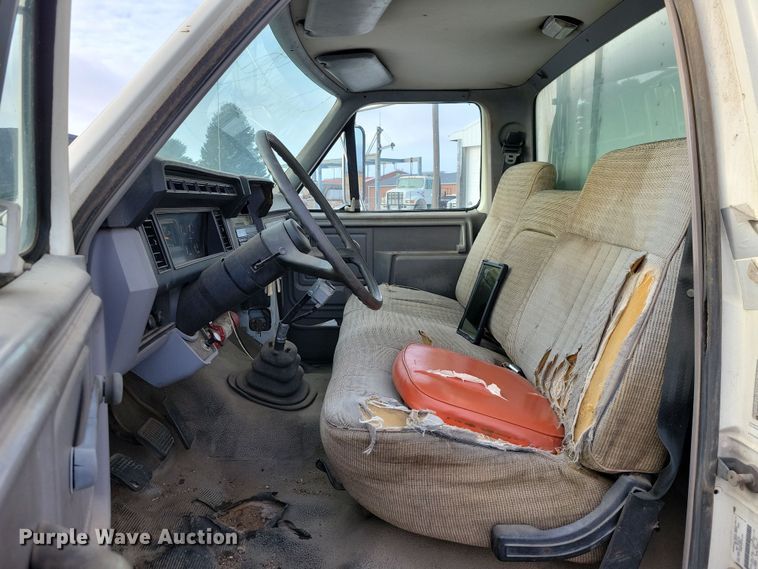 image for item OH9499 1996 Ford F700 refrigerated truck