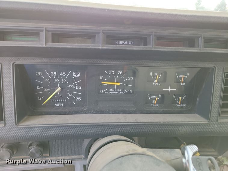 image for item OH9499 1996 Ford F700 refrigerated truck