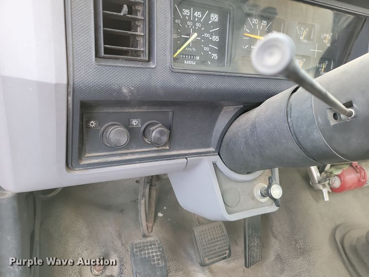 image for item OH9499 1996 Ford F700 refrigerated truck