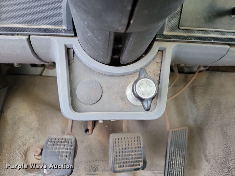 image for item OH9499 1996 Ford F700 refrigerated truck