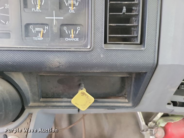 image for item OH9499 1996 Ford F700 refrigerated truck