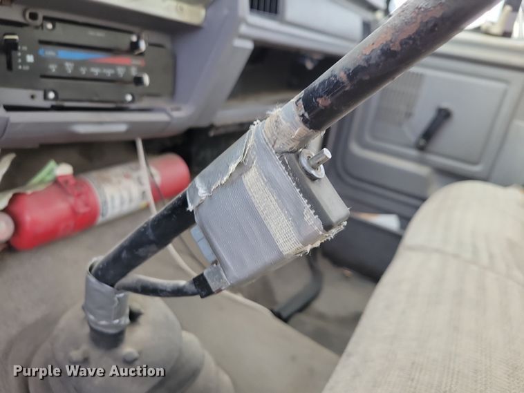 image for item OH9499 1996 Ford F700 refrigerated truck