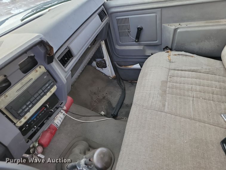 image for item OH9499 1996 Ford F700 refrigerated truck