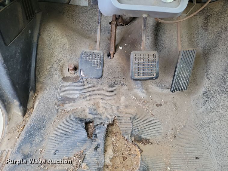 image for item OH9499 1996 Ford F700 refrigerated truck