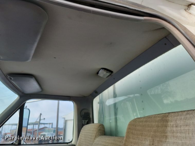 image for item OH9499 1996 Ford F700 refrigerated truck