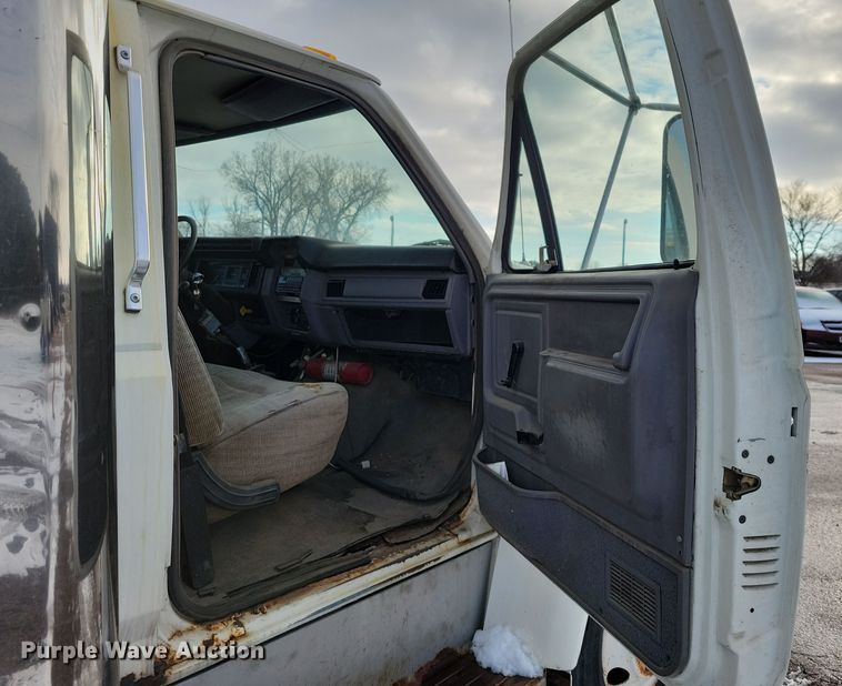 image for item OH9499 1996 Ford F700 refrigerated truck